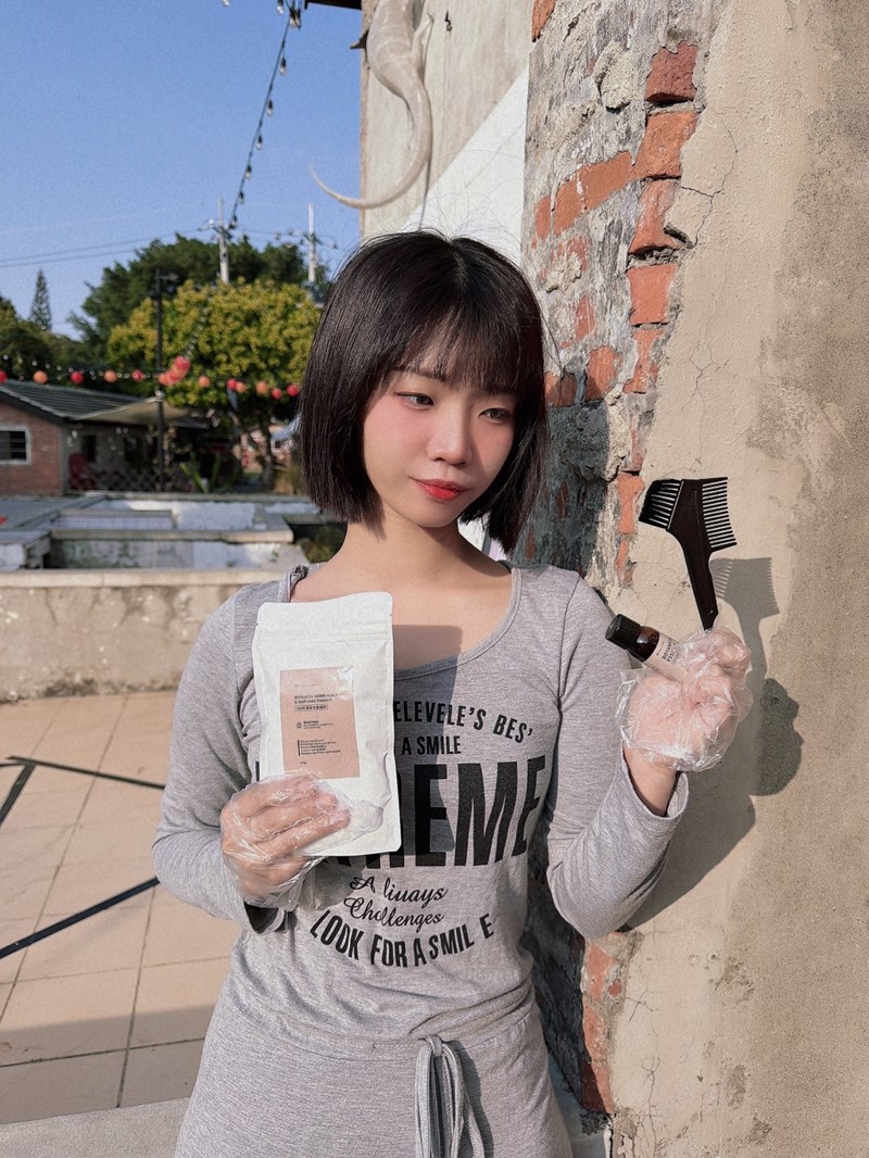 女人知己試用大隊,口碑行銷,部落客行銷,Flora Floral花葉草本養護泥,頭皮養護,頭皮護理,頭皮清潔,植萃染髮,中草藥,草本植萃,頭皮去角質,頭皮調理,花葉頭皮養護,201花葉草本養護泥,203花葉頭皮養護泥矯色版,頭皮養護專家